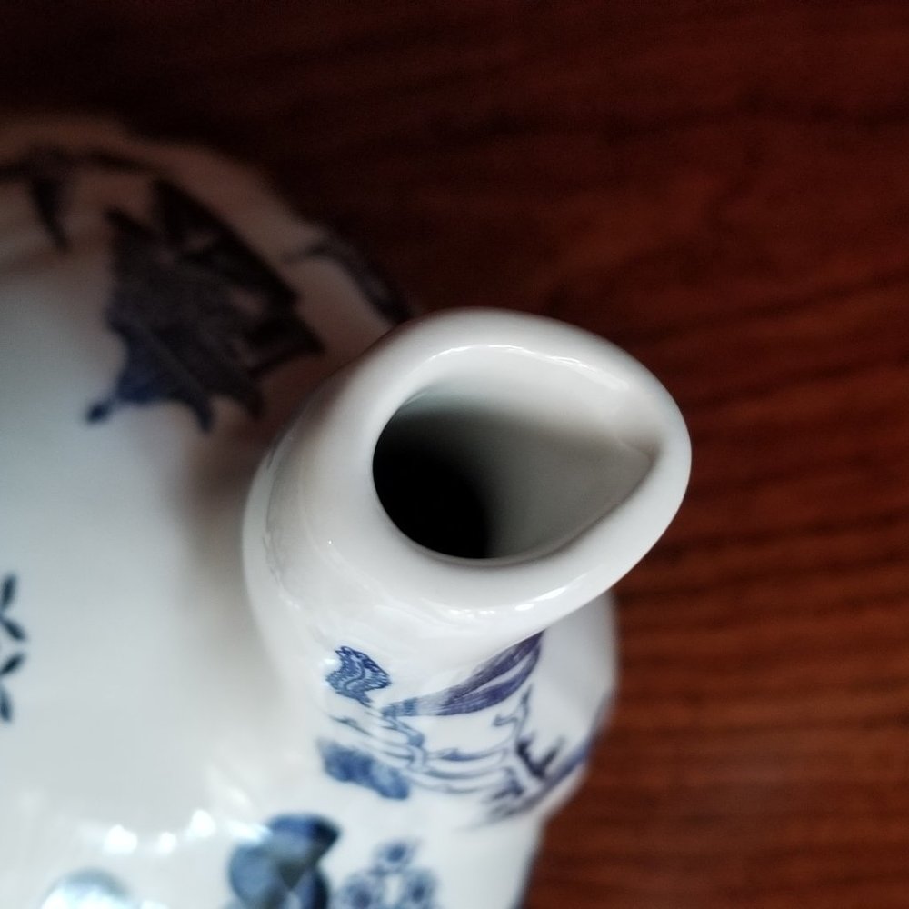 Churchill Willow Blue Tea Pot - Picture 4 of 9